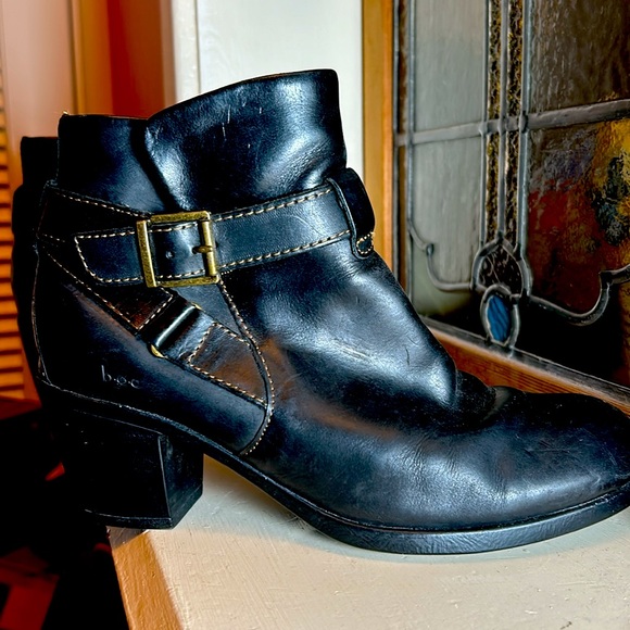 BOC BORN black ankle boots. Size 7M - Picture 4 of 10